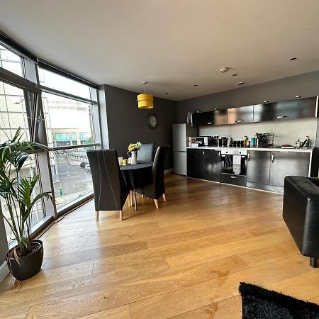 Fantastic And Modern City Centre Flat With Free Parking! Cardiff Exterior foto