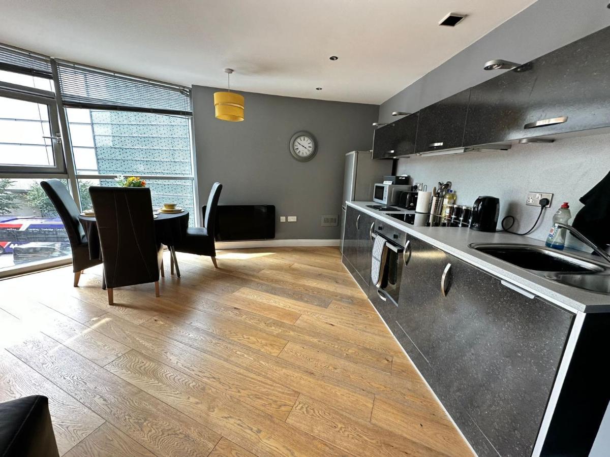 Fantastic And Modern City Centre Flat With Free Parking! Cardiff Exterior foto