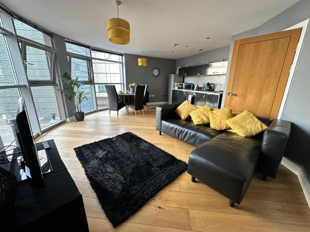 Fantastic And Modern City Centre Flat With Free Parking! Cardiff Exterior foto
