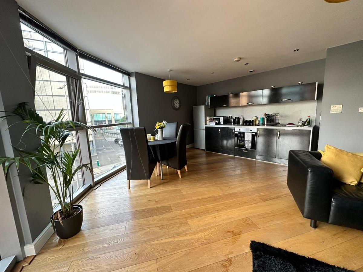 Fantastic And Modern City Centre Flat With Free Parking! Cardiff Exterior foto